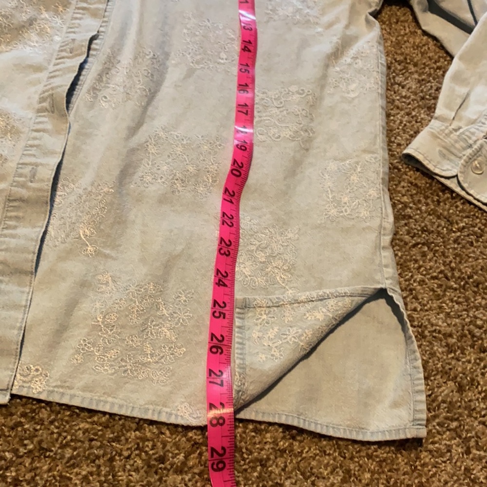 Talbots embroidered light denim button-down (M) - Picture 7 of 10